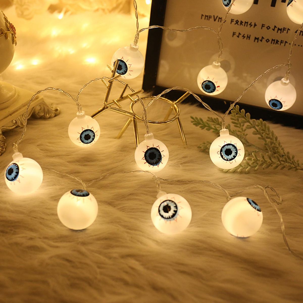 3 Meters 20LEDs Eyeball Design String Light Constant Bright Mode 2 * AA Cell Operated for Halloween Party Home Decoration Present Gift