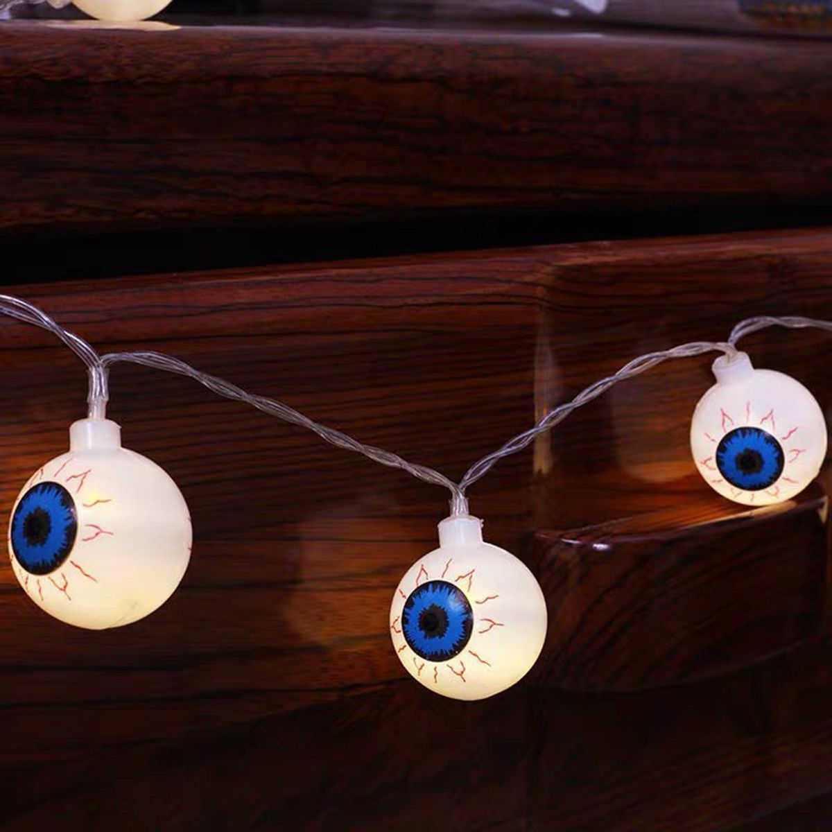 3 Meters 20LEDs Eyeball Design String Light Constant Bright Mode 2 * AA Cell Operated for Halloween Party Home Decoration Present Gift