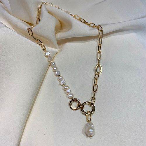 Pearls Ladies Fashion Necklace Baroque