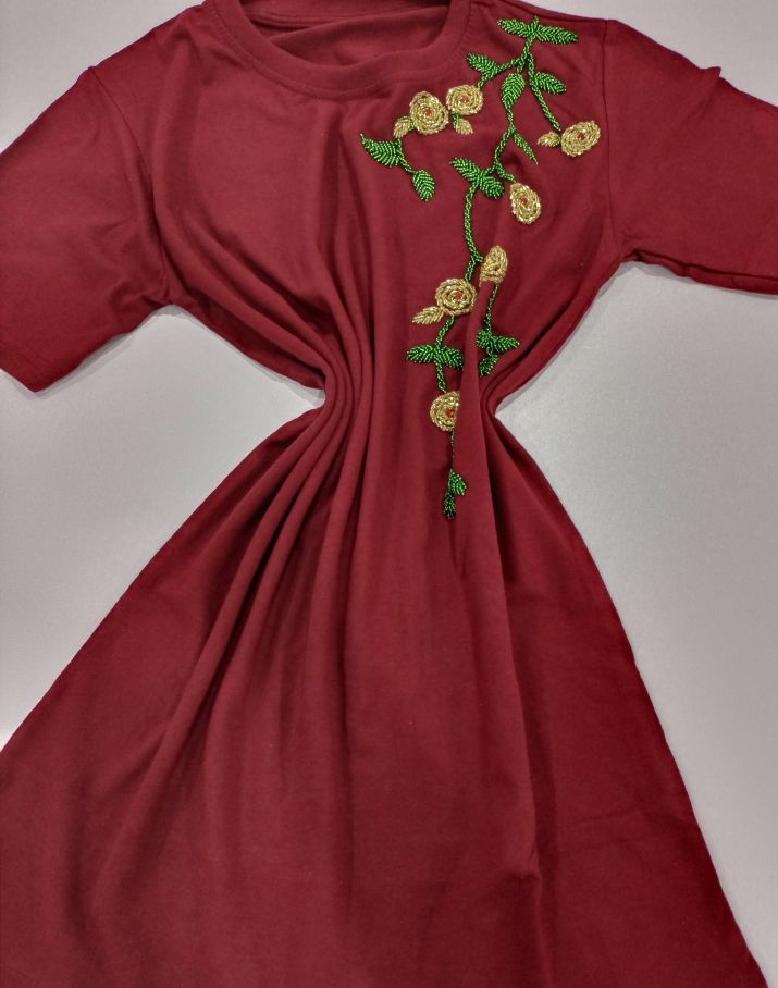 T-Shirt With Beaded Flower/leave Design - Wine