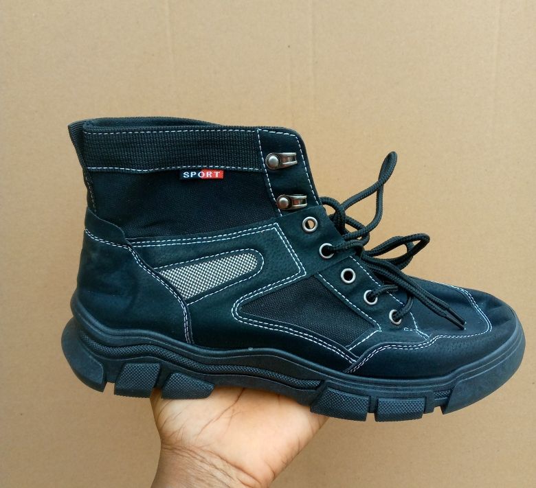 Men High Top Sued Shoe In Black