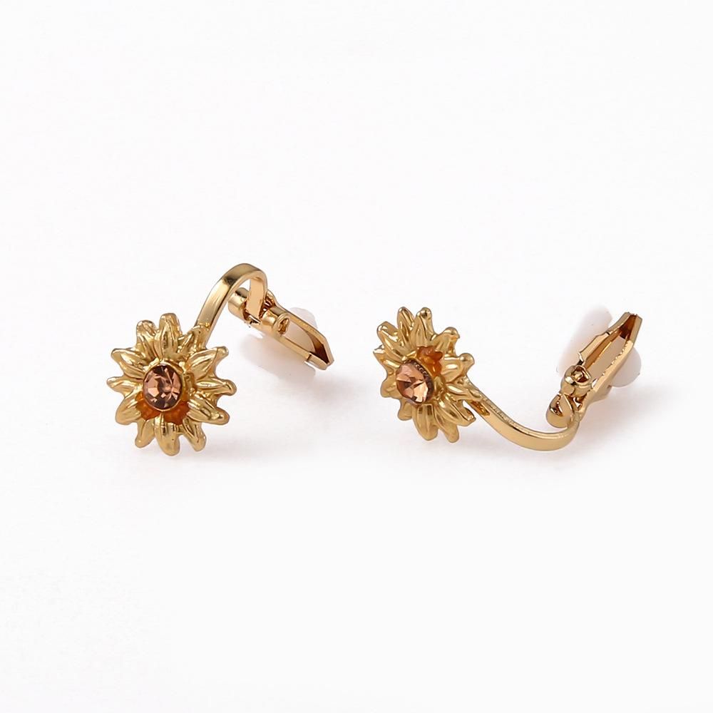 Fashion Women's Micro-encrusted Zircon Niche Design Small Daisy Ear Clip