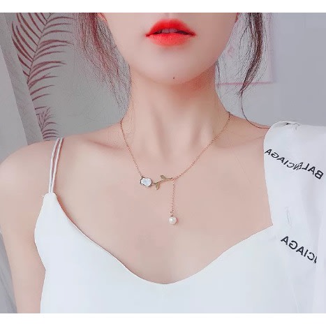 Resin Rose Pearl Necklace