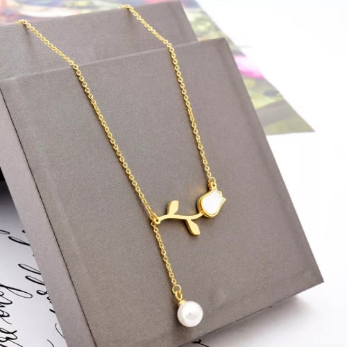 Resin Rose Pearl Necklace