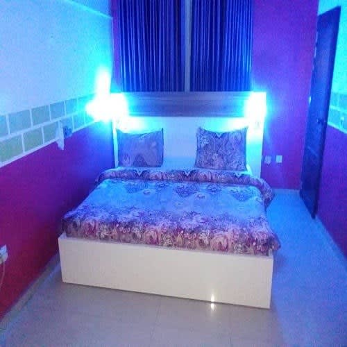 J Best Venture  White 6ft X 6ft Bedframe With Bedside