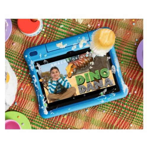 8 Kids Edition - 8" - 32GB Storage & 2GB RAM - Blue Pouch