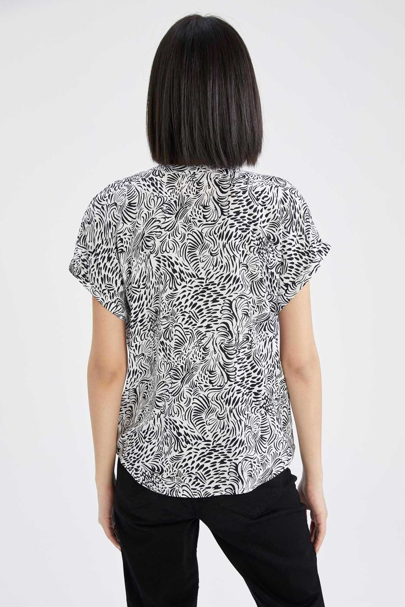 Woman Casual Regular Fit C Neck Woven Short Sleeve Shirt - White
