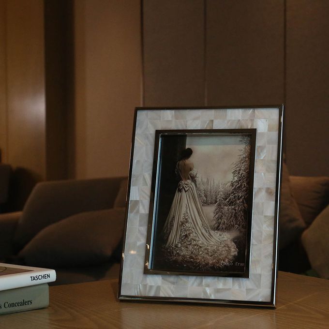 Photo Frame With White Shell Wooden Piano Baking Varnish