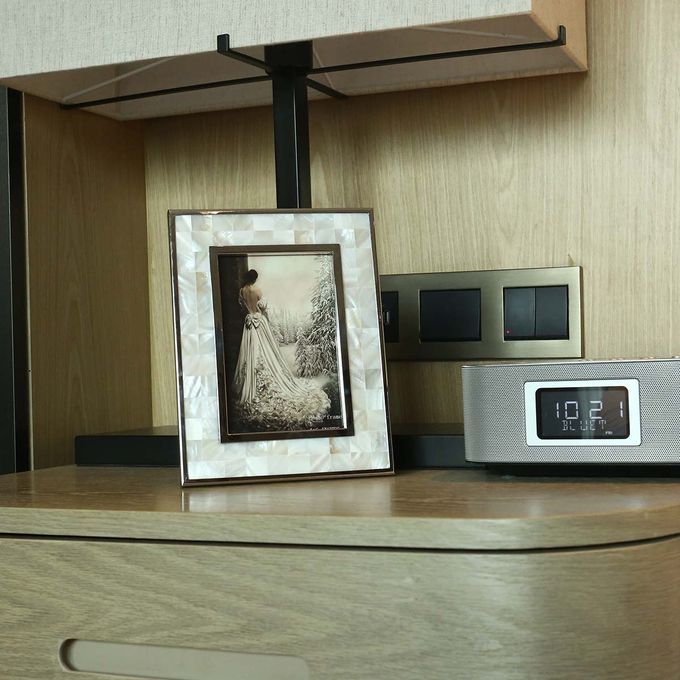 Photo Frame With White Shell Wooden Piano Baking Varnish