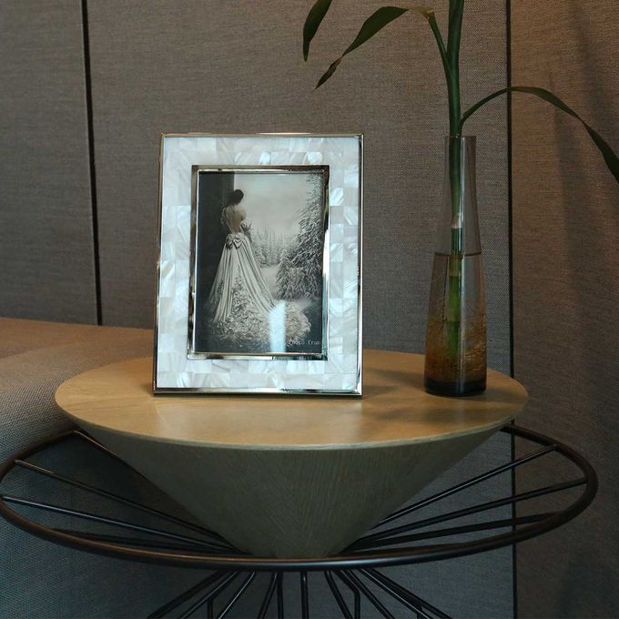 Photo Frame With White Shell Wooden Piano Baking Varnish