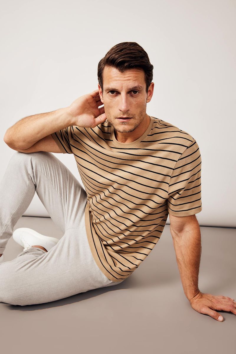 Man Smart Casual Regular Fit Crew Neck Short Sleeve Knitted T-Shirt - Beige