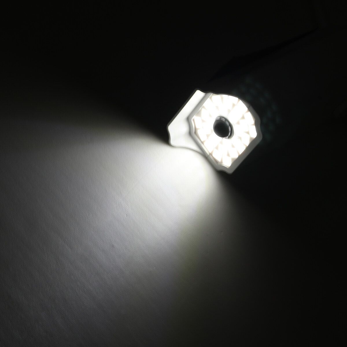 Solar Powered Dummy Security Camera PIR Motion Sensor 30 LED 2835SMD Wall Light Waterproof IP65 Street Lamp W/ Mounting Kit Outdoor Garden Yard White Shell