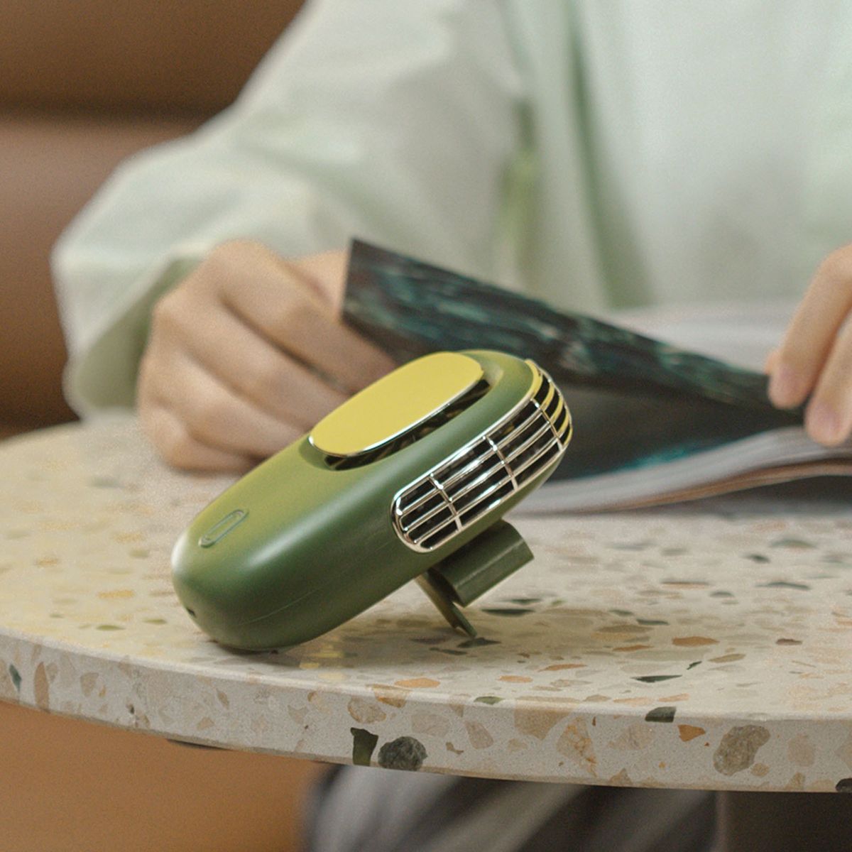 Handheld Multifunctional Clip Fan USB Chargeing Port Design