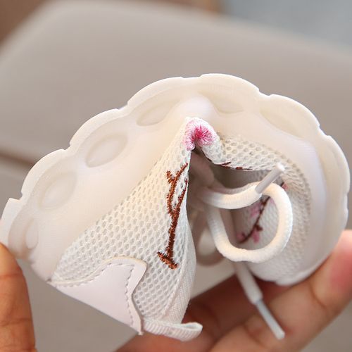 Embroidered Light-up Girls LED Flash Children's Casual White Sports Shoes White