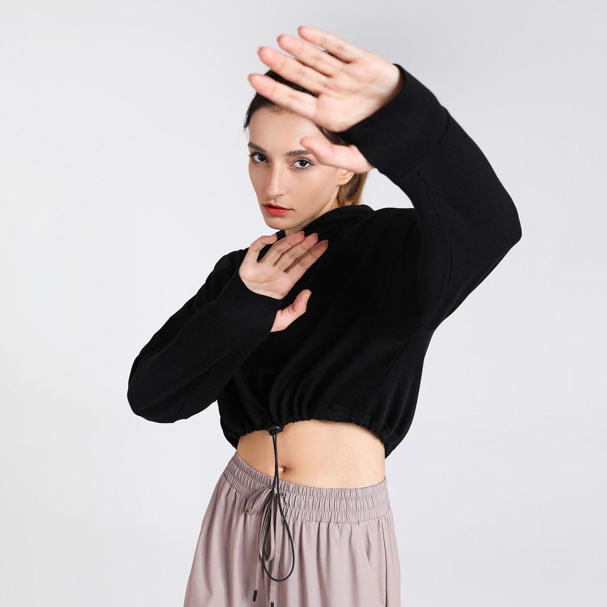 Women's Hoodie Crop Tops with Thumb Holes Drawstring Long Sleeve Sweatshirt Pullover for Sports Casual Tops Autumn