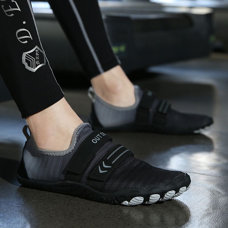 Unisex Five-finger Beach Water Shoes Men Big Size 36-46 Outdoor Quick-drying River Trekking Lovers Swimming Shoes Comfortable Fitness Shoes Black