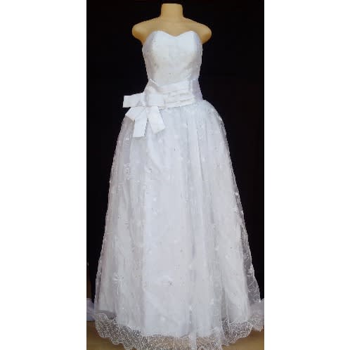 La'bella Ball Wedding Gown With Detachable Waist Sash - Size 10