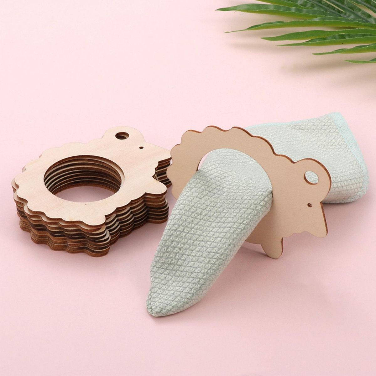 10 PCS Wooden Egg Shape Napkin Holder Rings Towel Buckles Banquet Christmas Wedding Luncheons Dinner Table Supplies