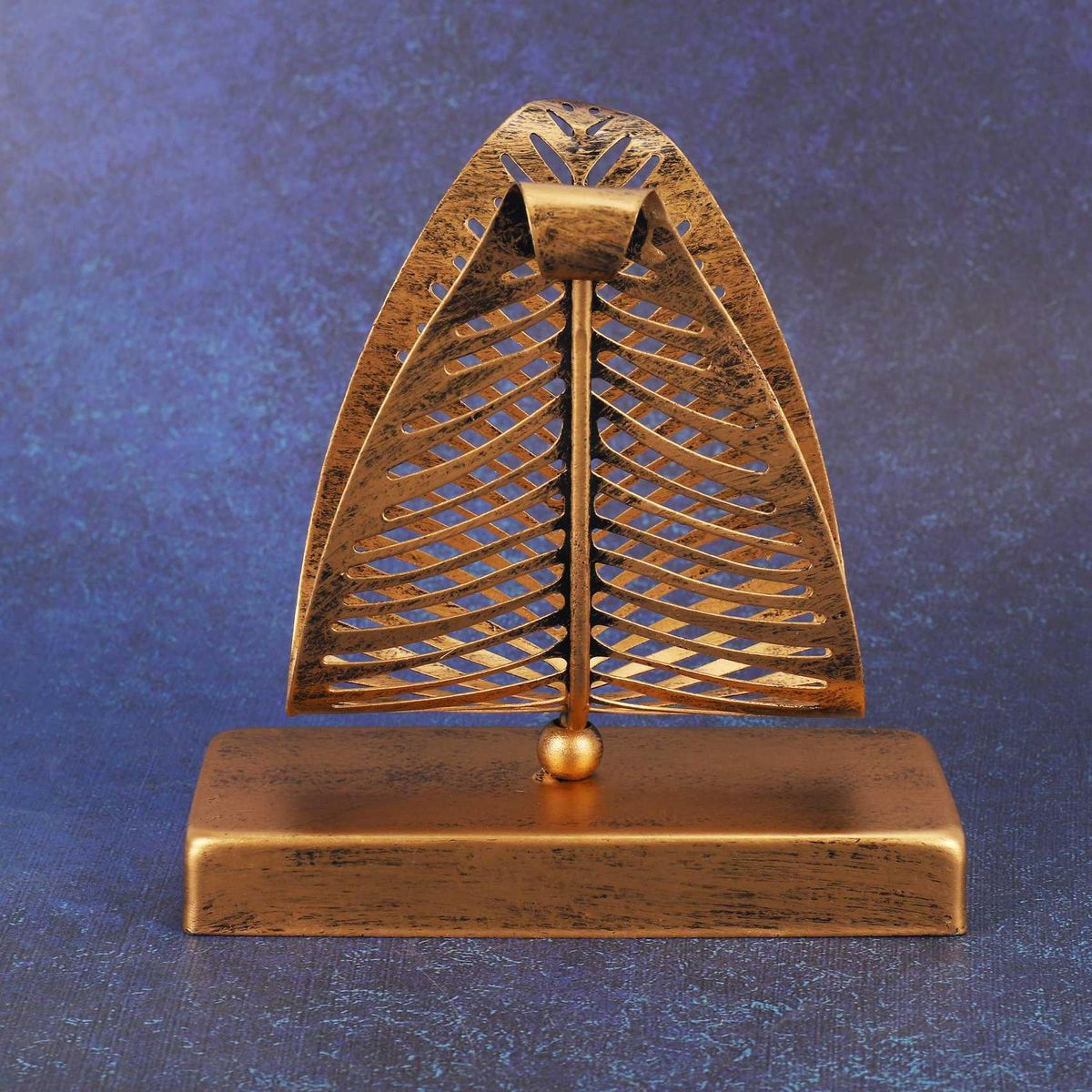 Modern Napkin Holder with Leaf Design