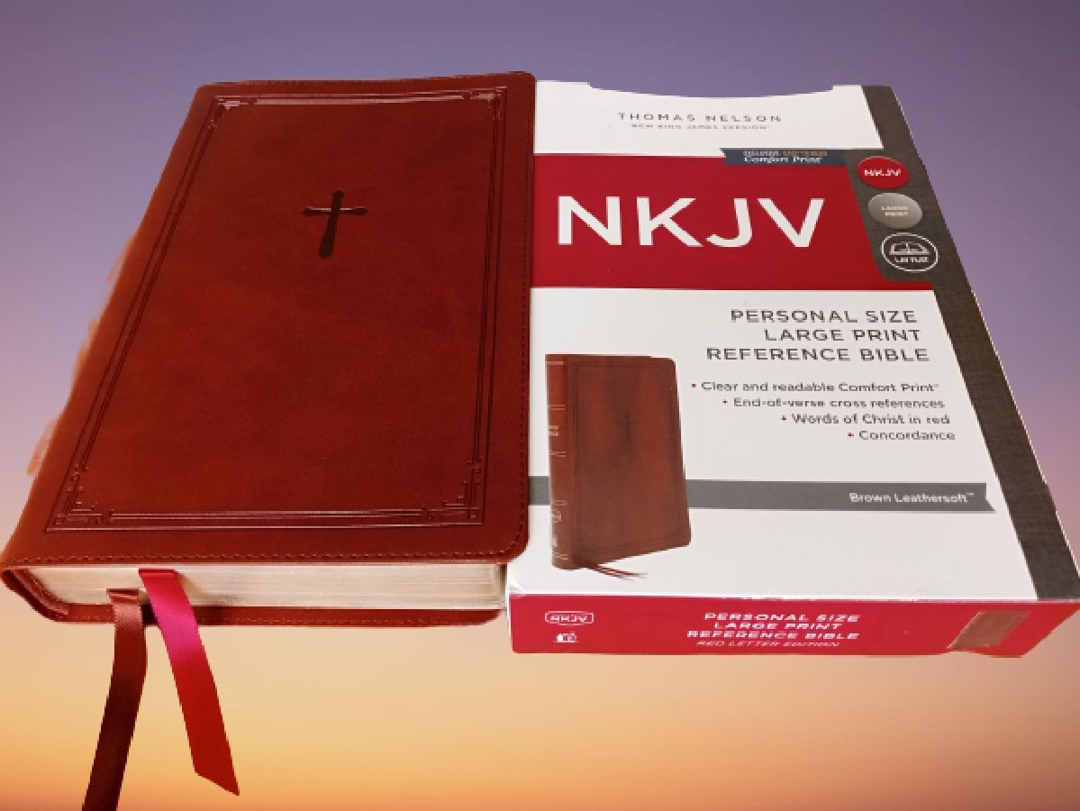 NKJV Personal Size Large Print Reference Bible