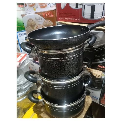 Set Of Non-stick Pots With Fry Pan
