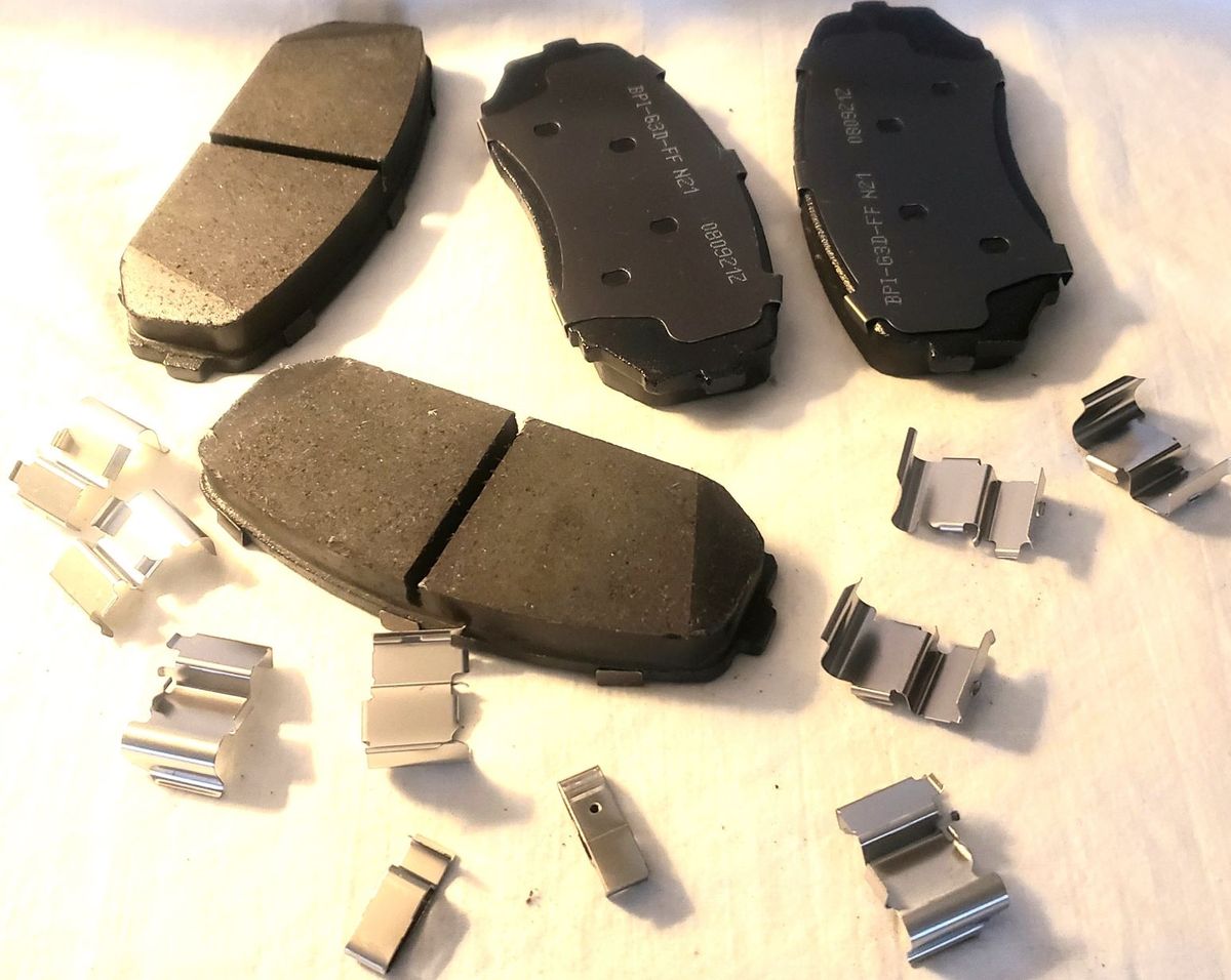 RAYBESTOS MGD 1258ACH CERAMIC FRONT BRAKE PAD SET