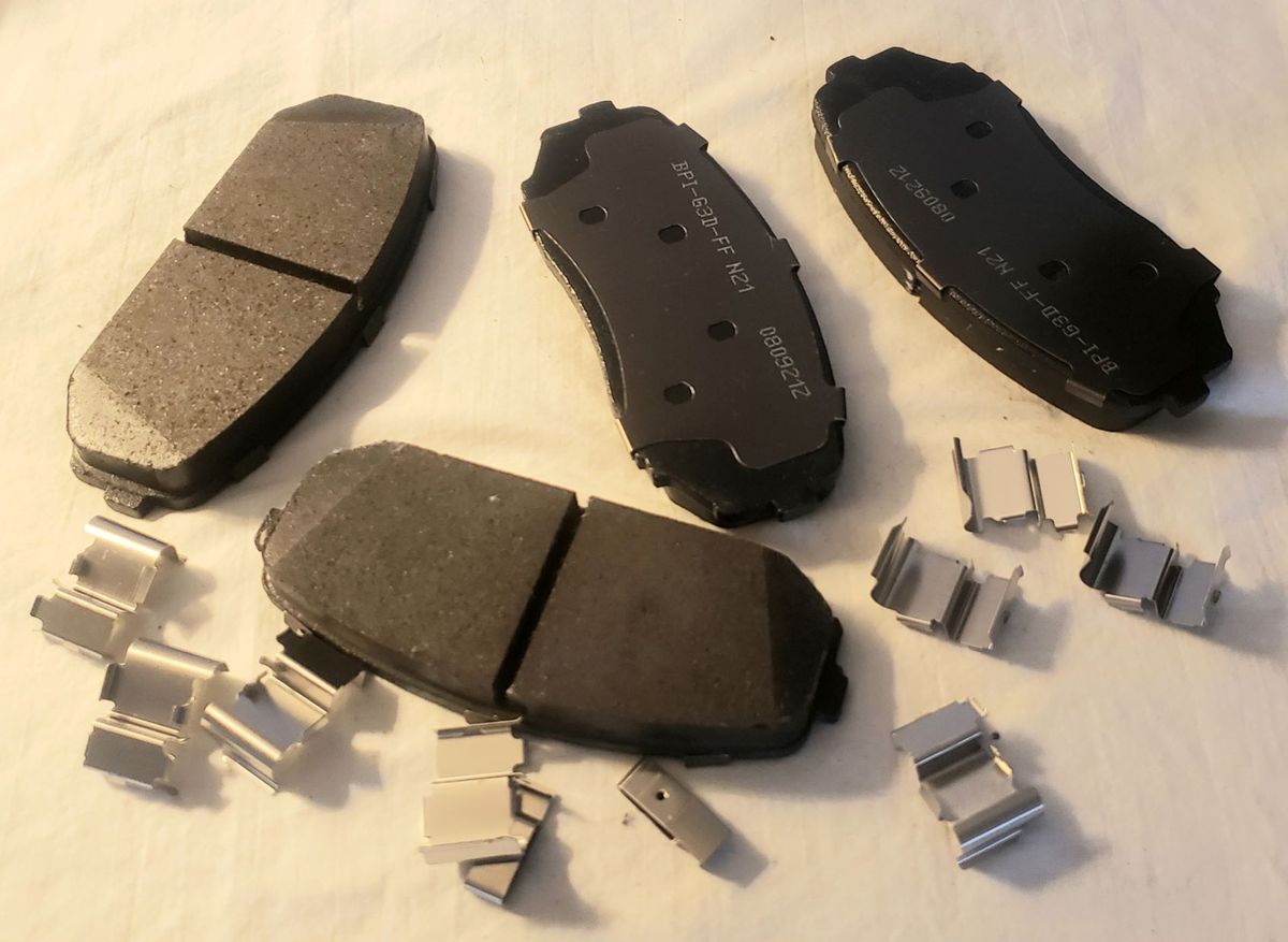 RAYBESTOS MGD 1258ACH CERAMIC FRONT BRAKE PAD SET