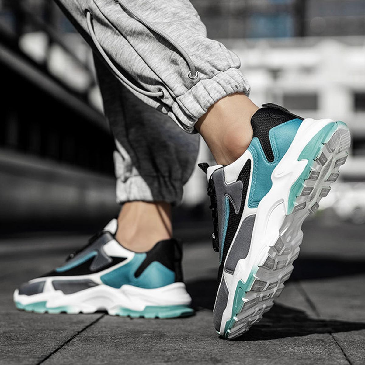 Casual Sports Running Soft Soled Sneakers - Color Blocking