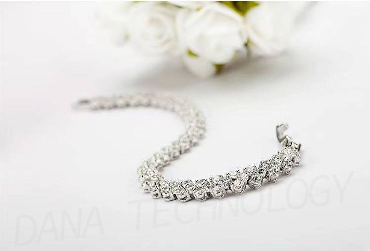 B008 Elegant Female Crystal Bracelet-Transparent