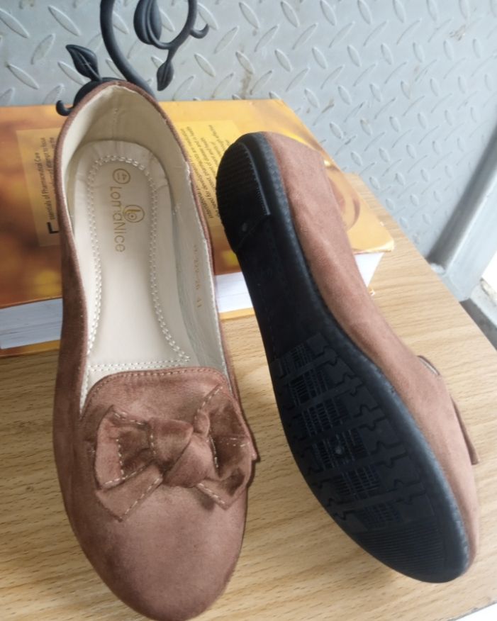 Quality Ladies Flat  Shoe-Black