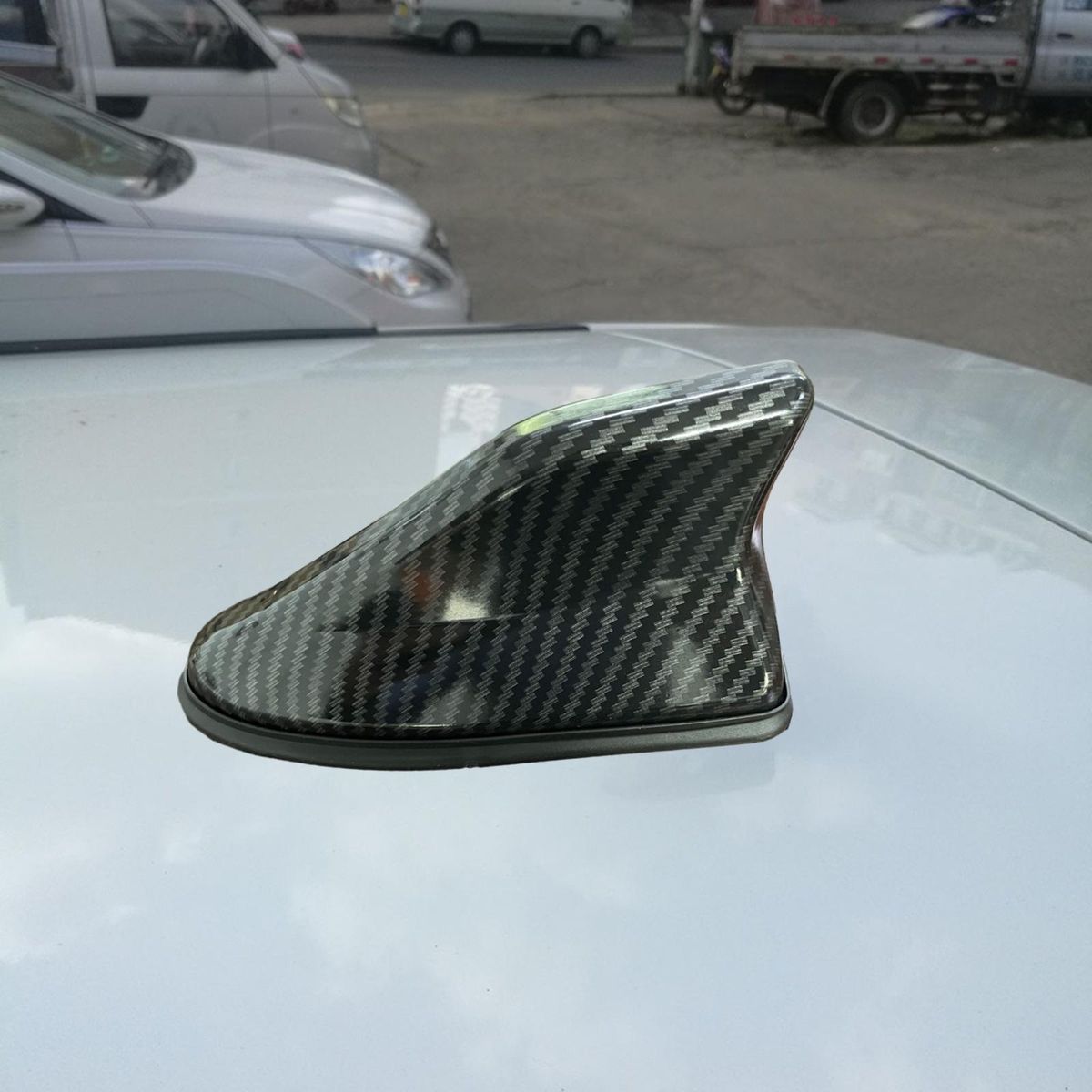 Shark Fin Antenna AM FM Radio Signal Universal For Trunk