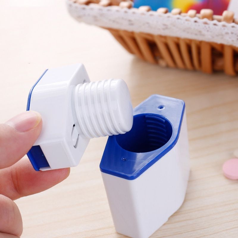 4 PCS Cartoon Medicine Cutter Plastic Medicine Crusher Environmental Protection Material Pill Splitter(Red)