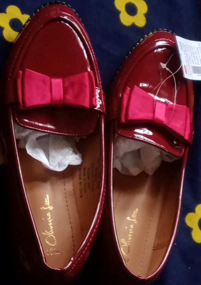 Ladies Flat Shoe -Glossy Red