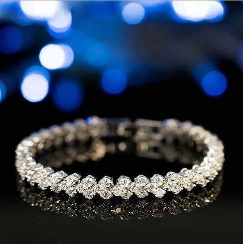 Crystal Bracelet With Artificial Diamond Inlaid For Wedding, Engagement, Mother`s Day And Birthday Gift, Diameter: 5.25 Cm, Perimeter:16.5 Cm(Silver)