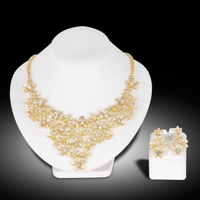 Magnificent Women Wedding Necklace And Jewelry Set- Gold
