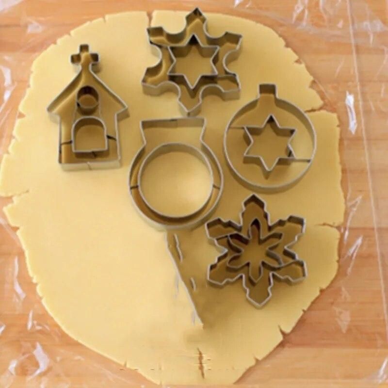 6pcs Christmas Cookie Cutter Stainless Steel Crystal Ball Snowflake Christmas House Xmas Cookies Molds
