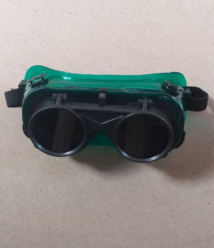 INDUSTRIAL WELDING EYES PROTECTION, FLIP-UP