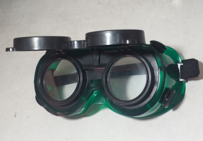INDUSTRIAL WELDING EYES PROTECTION, FLIP-UP