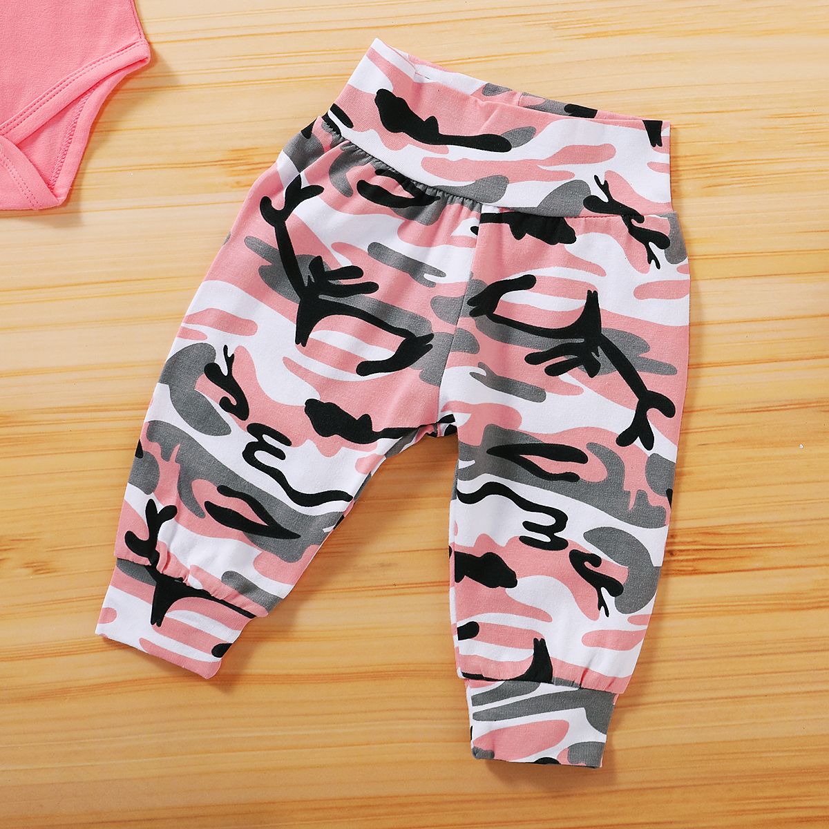 MAMA'S GIRL Infant Baby Long Sleeve Bodysuit Camou Pattern Pants