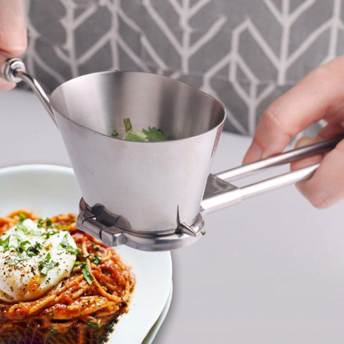 Metal Handheld Herb Mill Rotary Vegetable Grater Grinder for Fresh Silver
