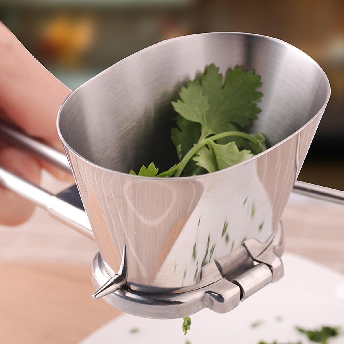 Metal Handheld Herb Mill Rotary Vegetable Grater Grinder for Fresh Silver