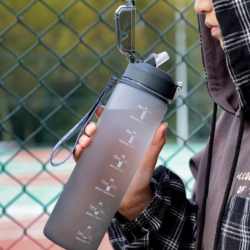1/2L Large Capacity Sports Water Bottle Portable Straw Plastic Water Cup Outdoor Sports Fitness Travel Leakproof Water Bottle