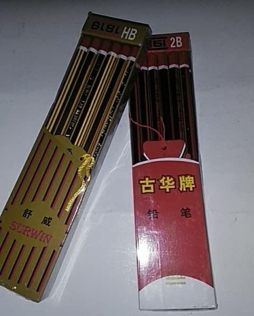 12 HB Pencil + 12 2B Pencil  In A Pack + 2 Free Wooden Ruler