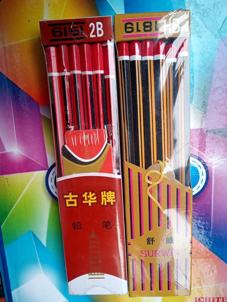 12 HB Pencil + 12 2B Pencil  In A Pack + 2 Free Wooden Ruler