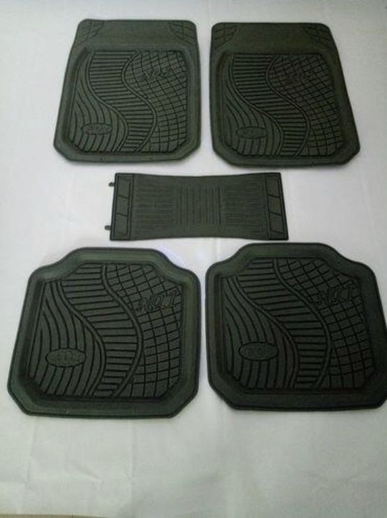 High Quality Car Foot Mat Universal Black Color 5 Pieces Foot Mat