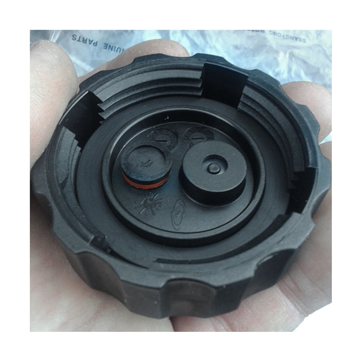 2161508051 Radiator Pressure Cover Expansion Tank Caps Coolant Tank Cover for Korando