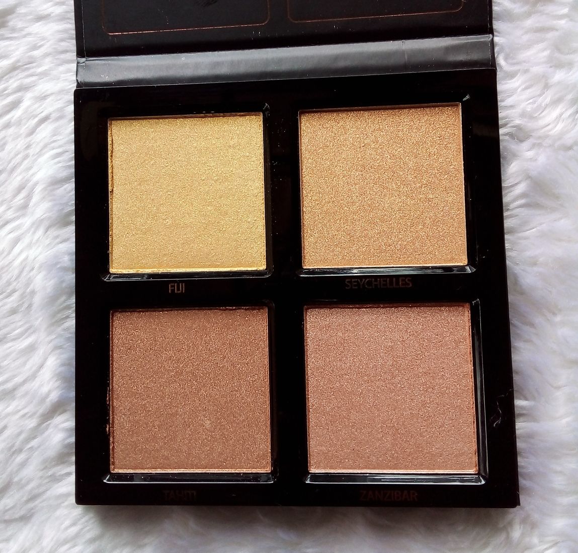 HUDA BEAUTY BRONZER AND HIGHLIGHTER PALETTE