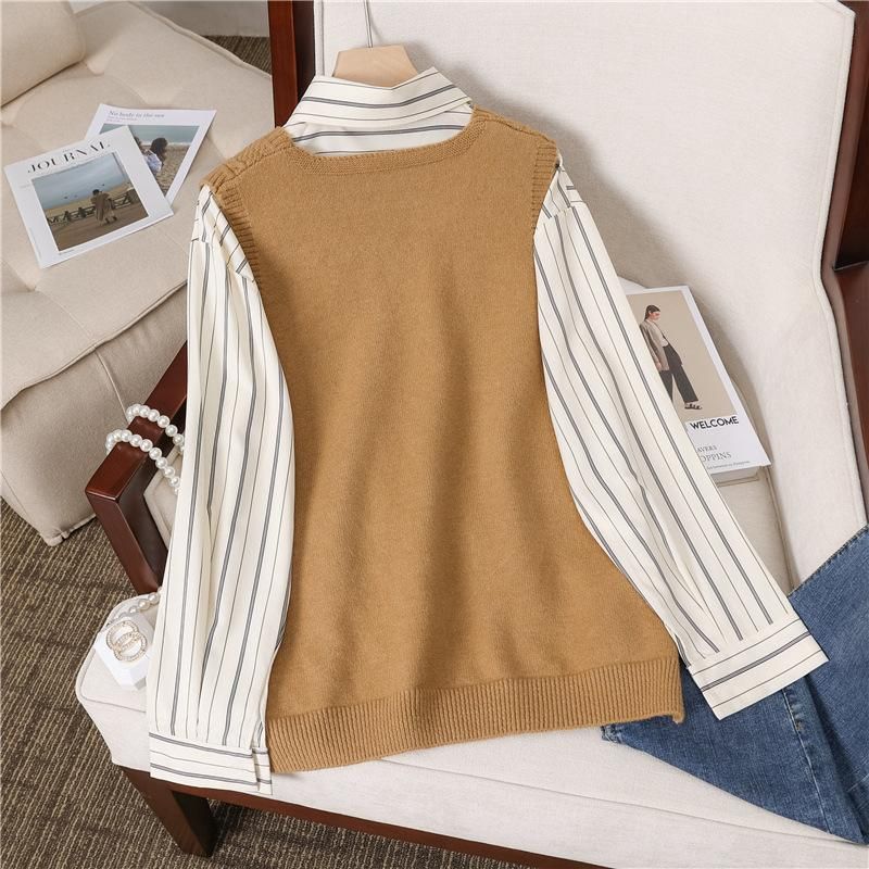 In the early autumn of 2022, the new Korean solid color Fried Dough Twists knitwear waistcoat V-neck