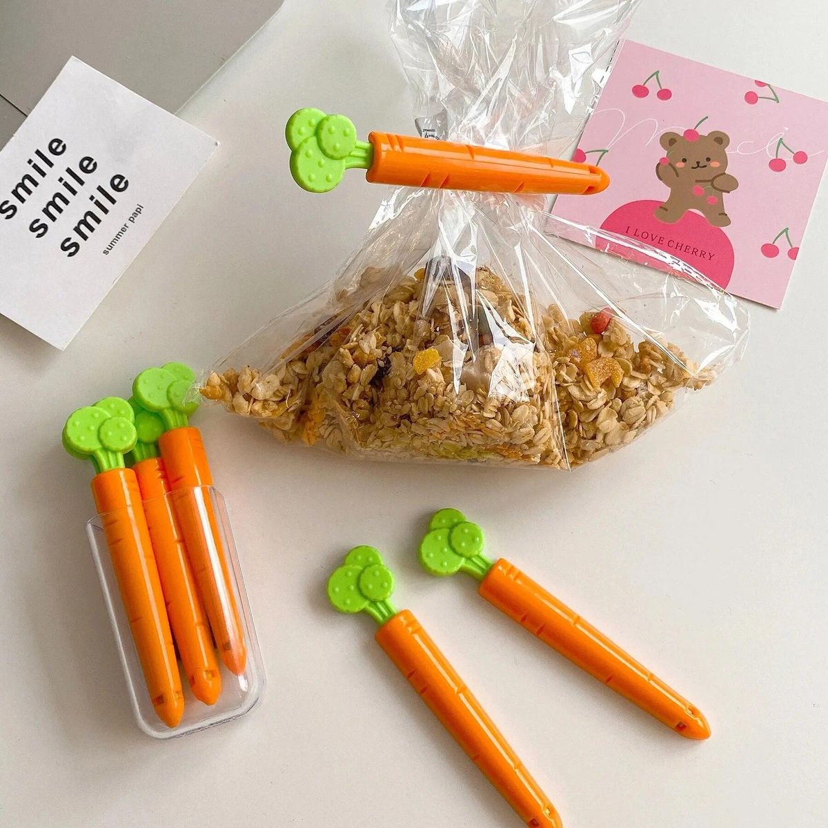 5pcs Cartoon Sealed Clip Food Snack Bag Sealed Carrot Shaped Moisture Proof Kitchen Fresh Keep Accessories Refrigerator Sticker