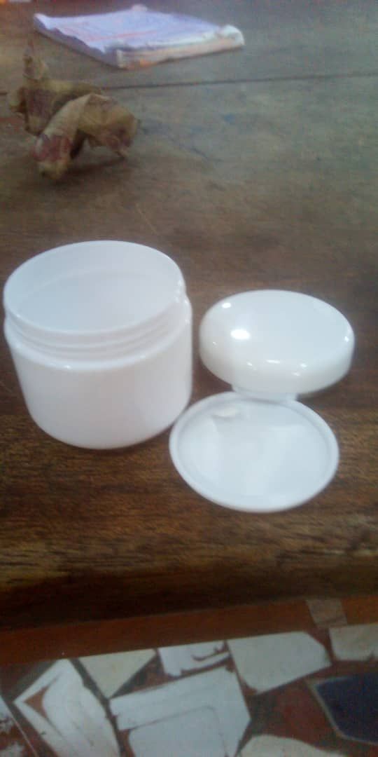 250ml Empty Cosmetics Plastic Jars/ Containers